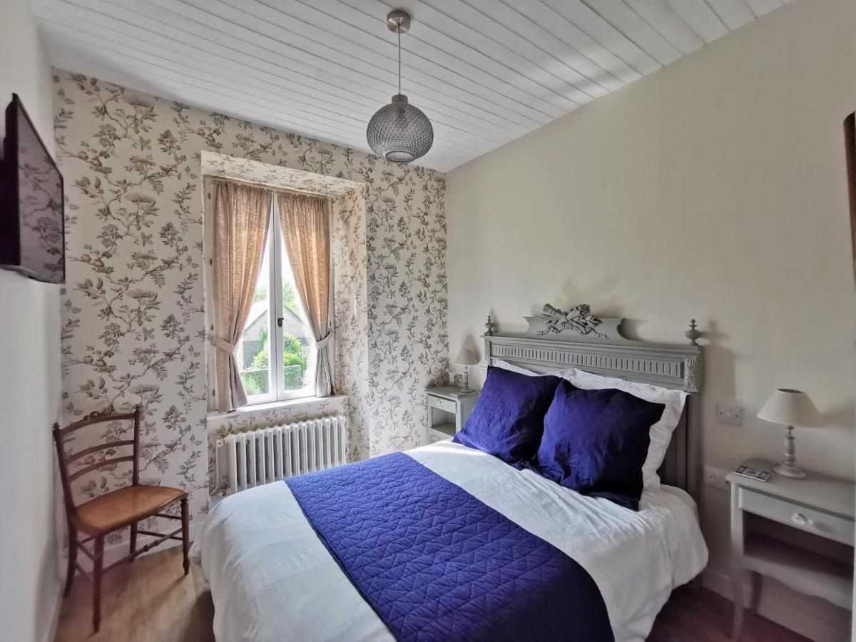 'Les Portes Bleues' Chambres D'Hotes Langourla Room photo